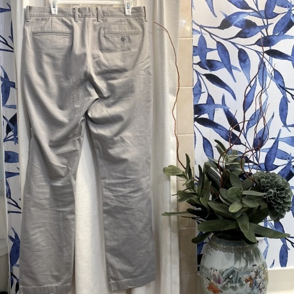 Men’s Grey J. Crew 100% Cotton Chino Pants Size 33 x 32